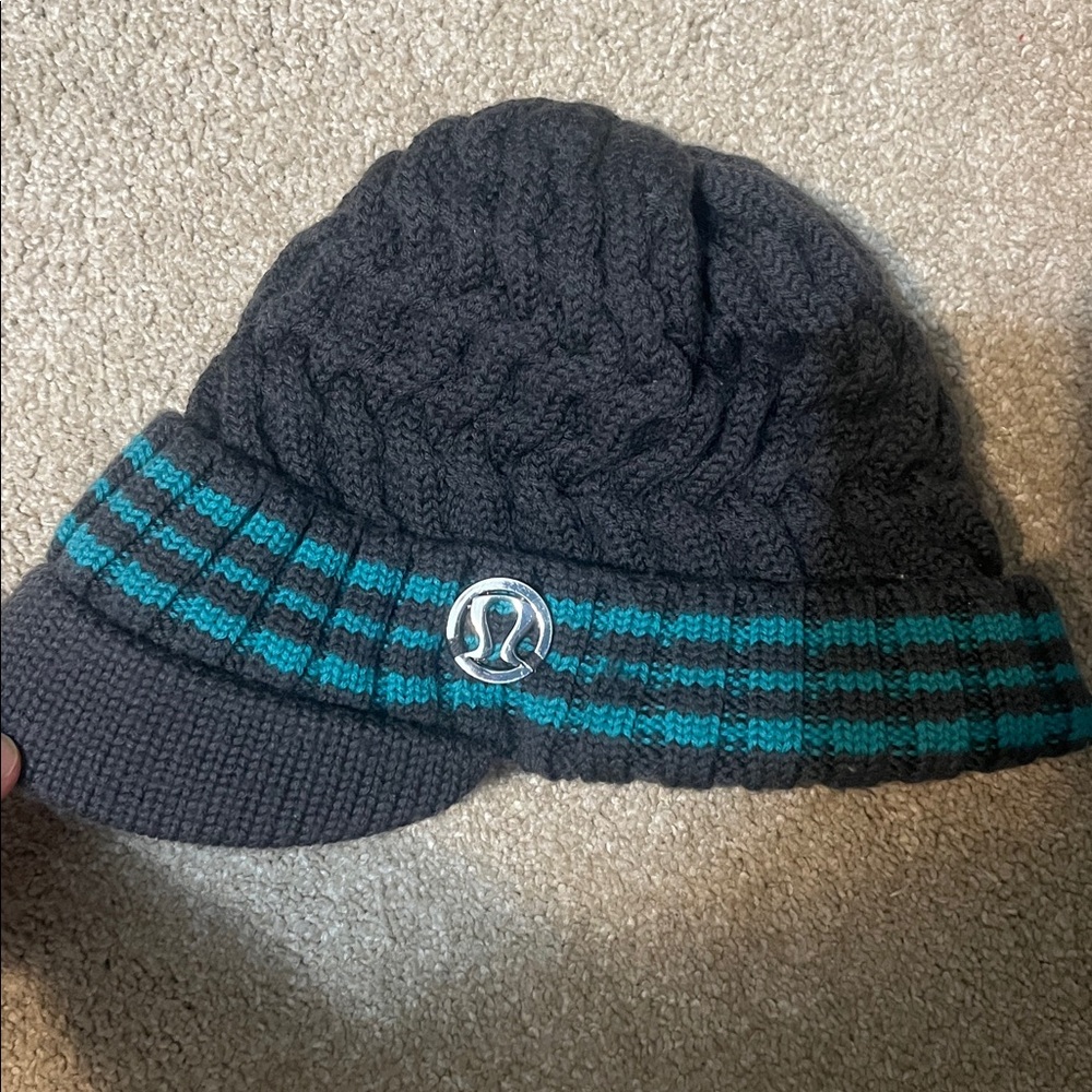 Lululemon merino wool beanie in a charcoal and turquoise colorway.